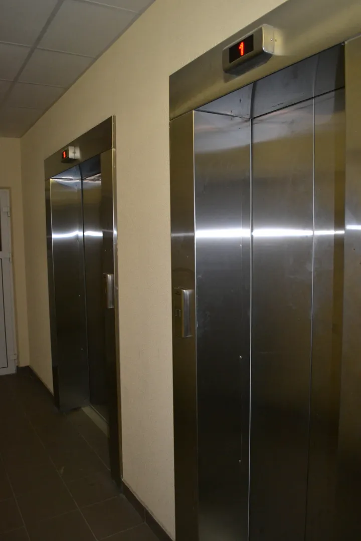 квартира на втором этаже, работает лифт, подьезд чистый