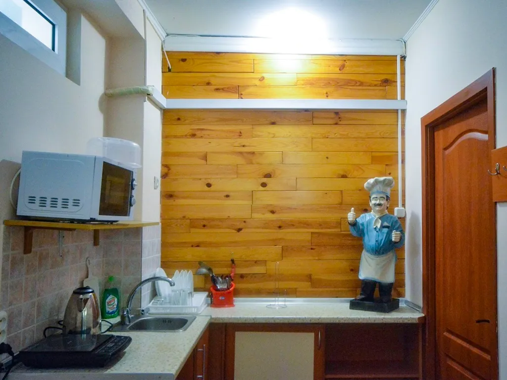 Номер эконом с кухней: 1 этаж, 2 комнатный, с/у, отдельный вход