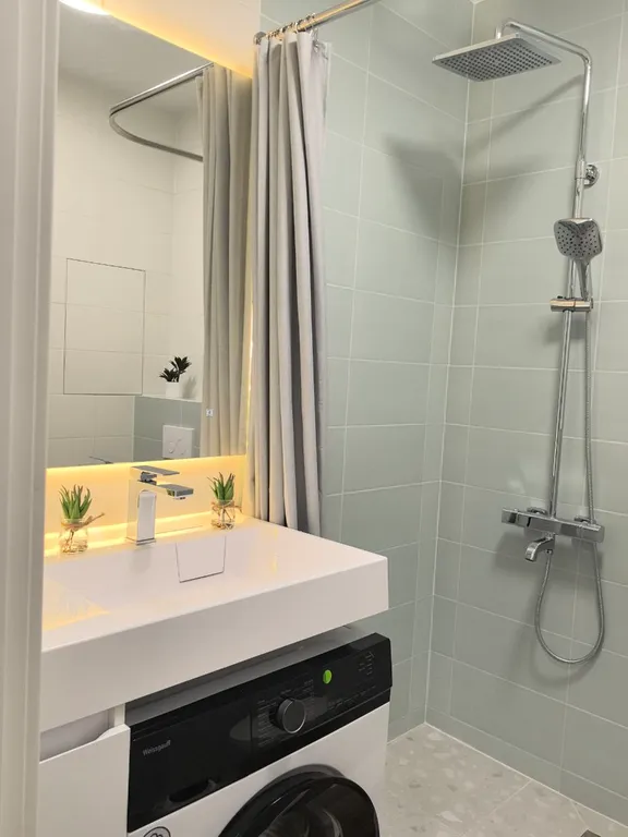 Однушка с большой кроватью и кухней-гостинной