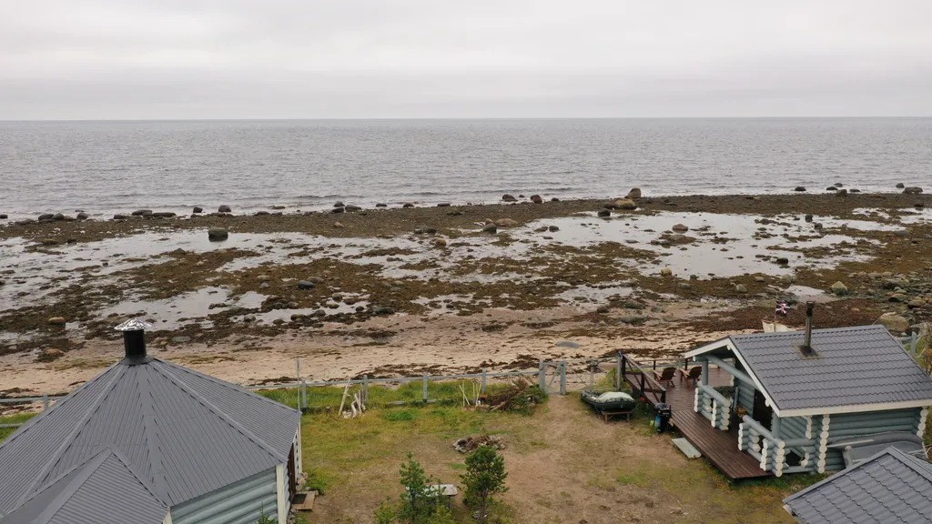 Шале из большого бревна