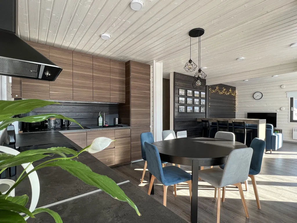 Коттедж Стильный двухэтажный дом на озере — Стеклянный