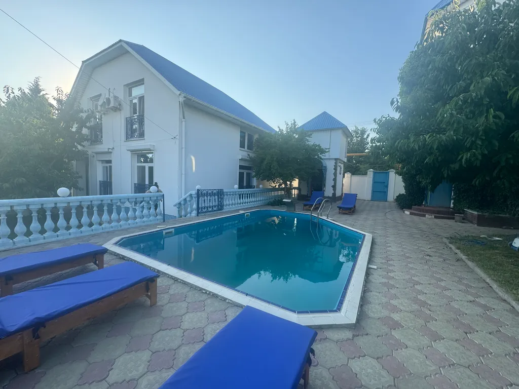 Коттедж Дом с бассейном — аренда посуточно в Осипенко