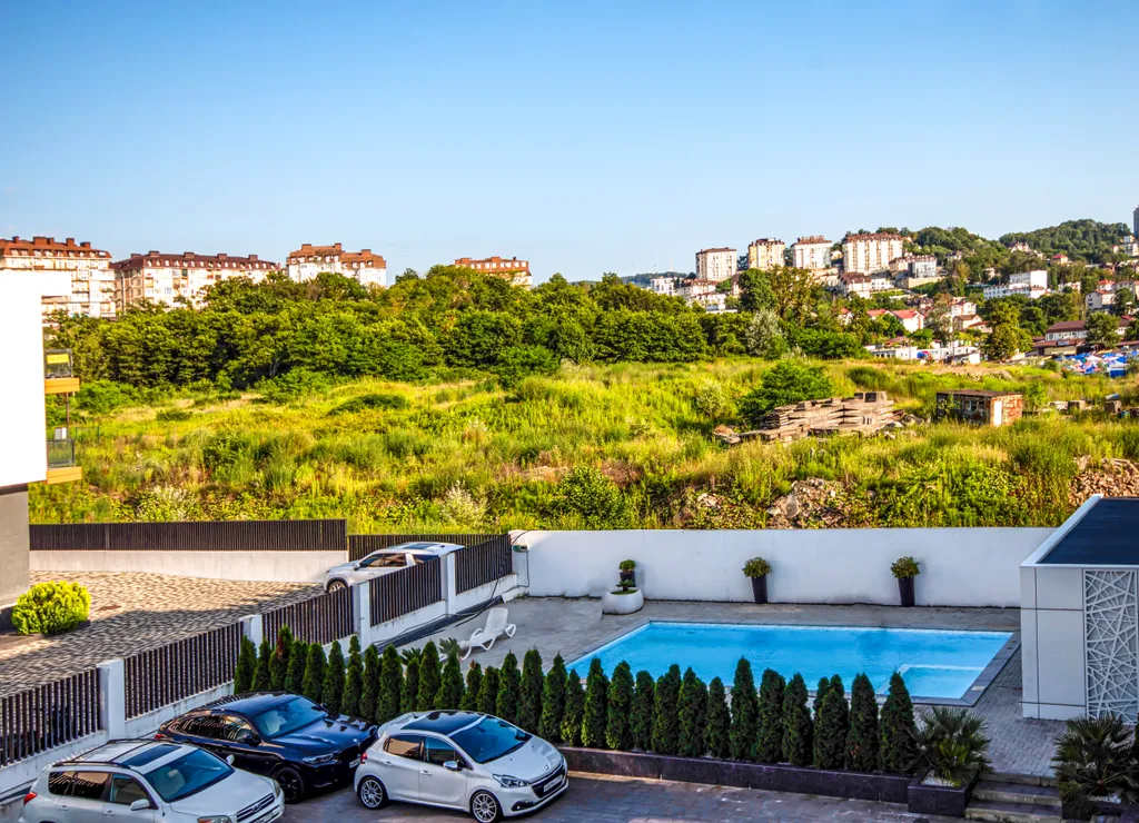 Квартира с летним бассейном