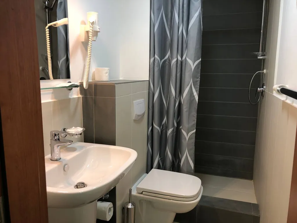 Уютный стандарт с видом на монастырь, Колокола