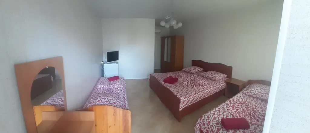 Квартира Четырёх местный номер с видом на бассейн и горы — аренда посуточно в Судак