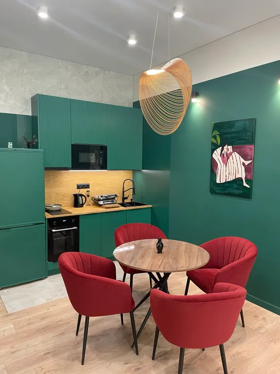 Уютная студия в центре города С балконом в 2 минутах от моря