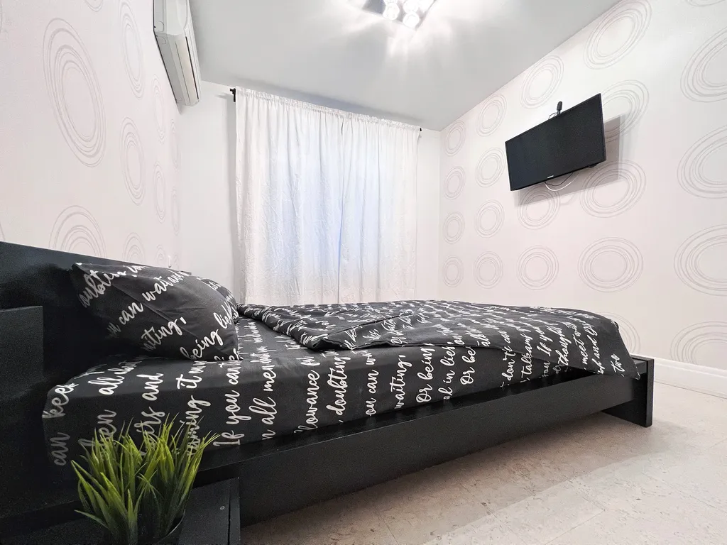 Стильная двухкомнатная квартира с разделенными комнатами в районе ГГМ