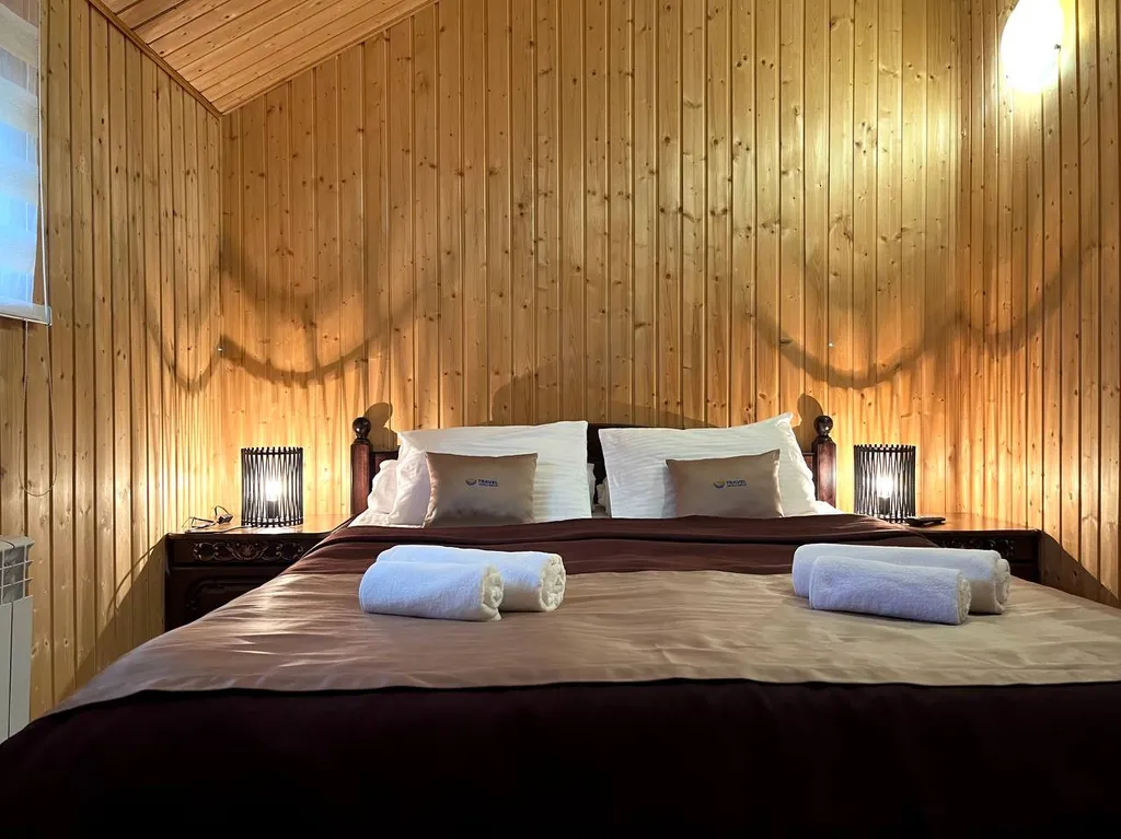 Люкс с балконом с видом на озеро двухкомнатный