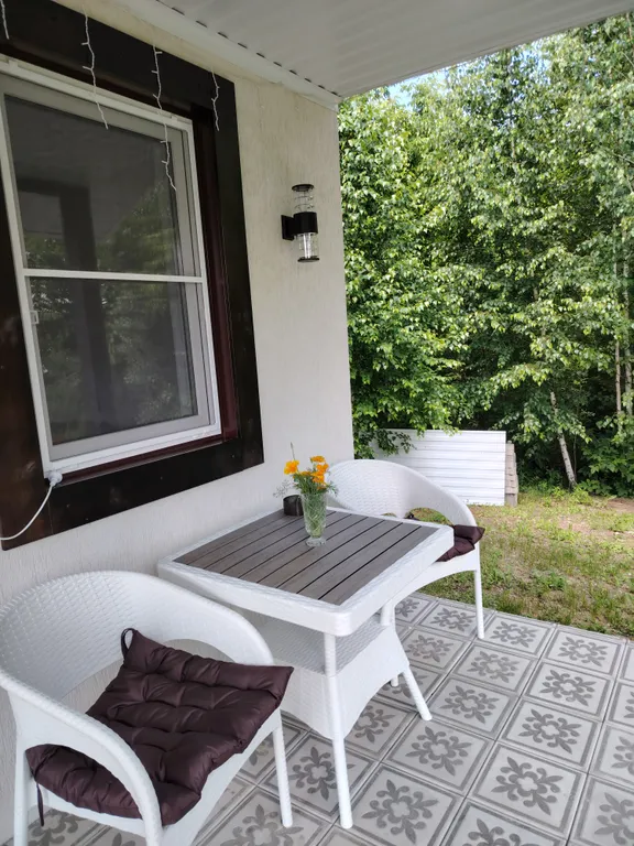 Уютный домик около озера