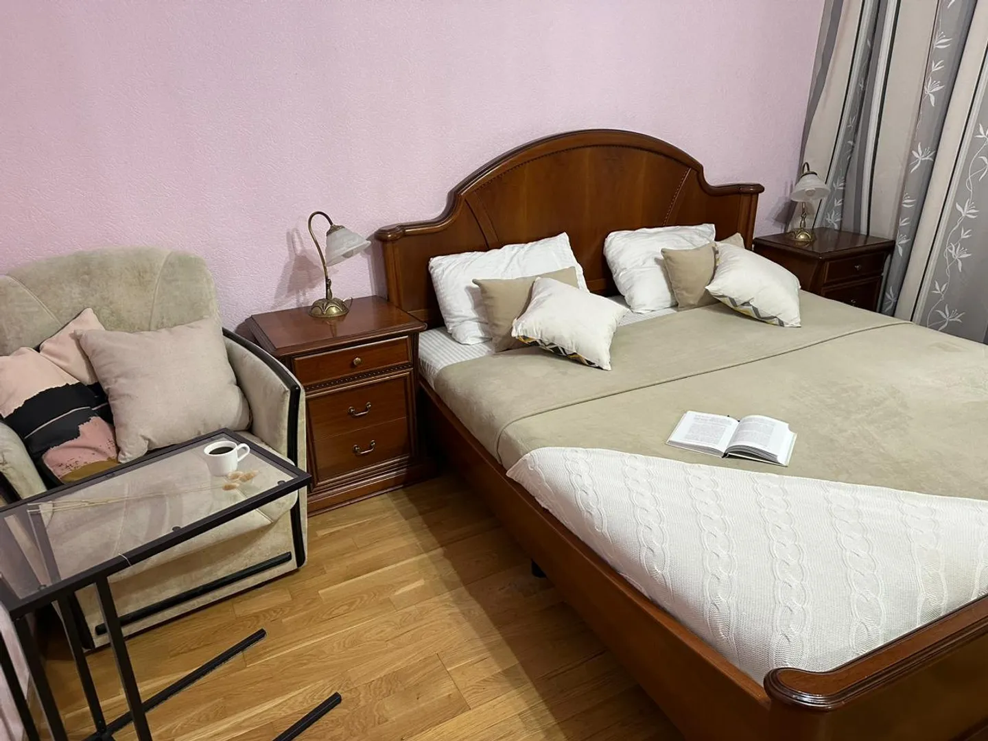 Спальная2, кровать 180×200, с выходом на лоджию и возможностью установки детской кроватки