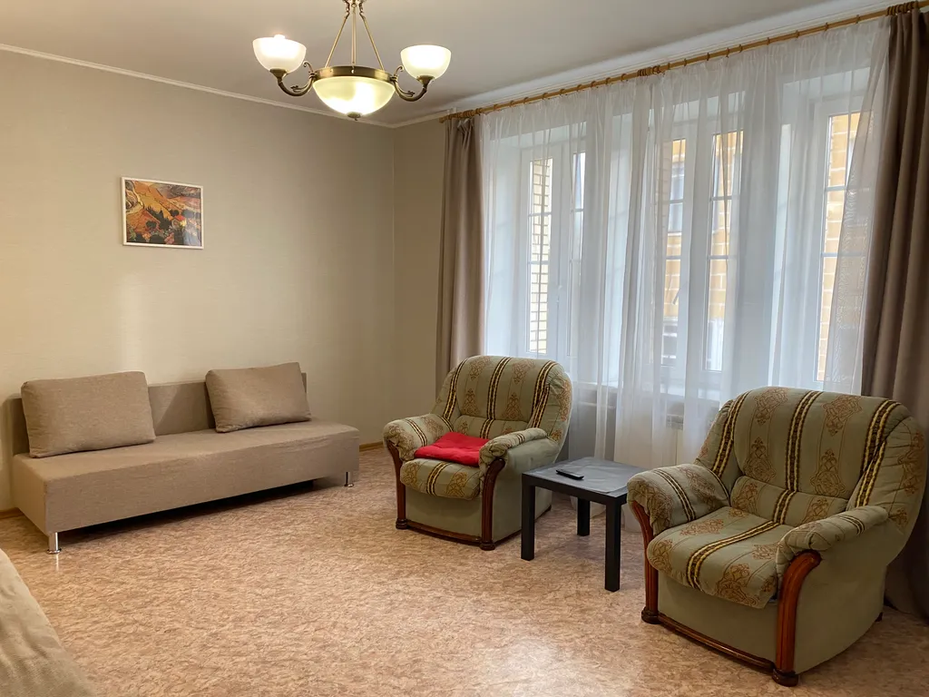 Большая квартира в самом центре города на площади