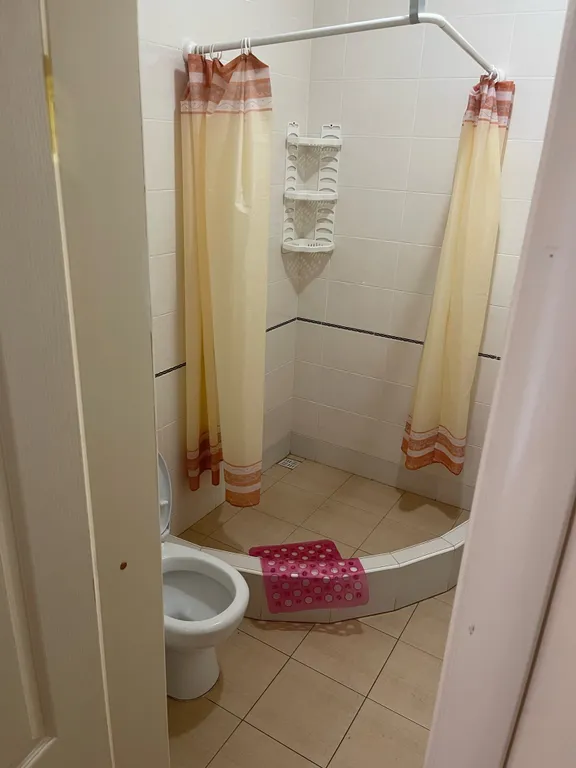 Часть дома на набережной