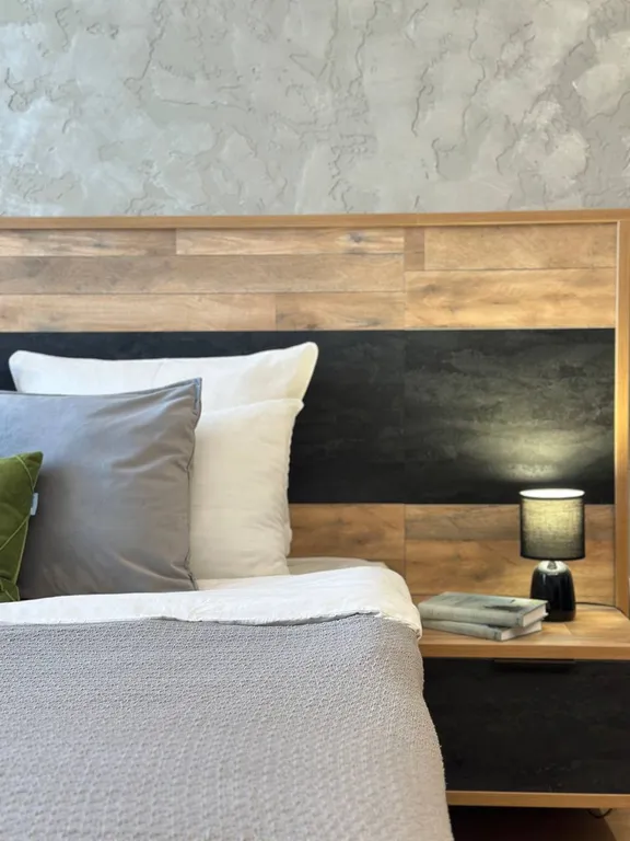 Современная студия с уютным интерьером в центре