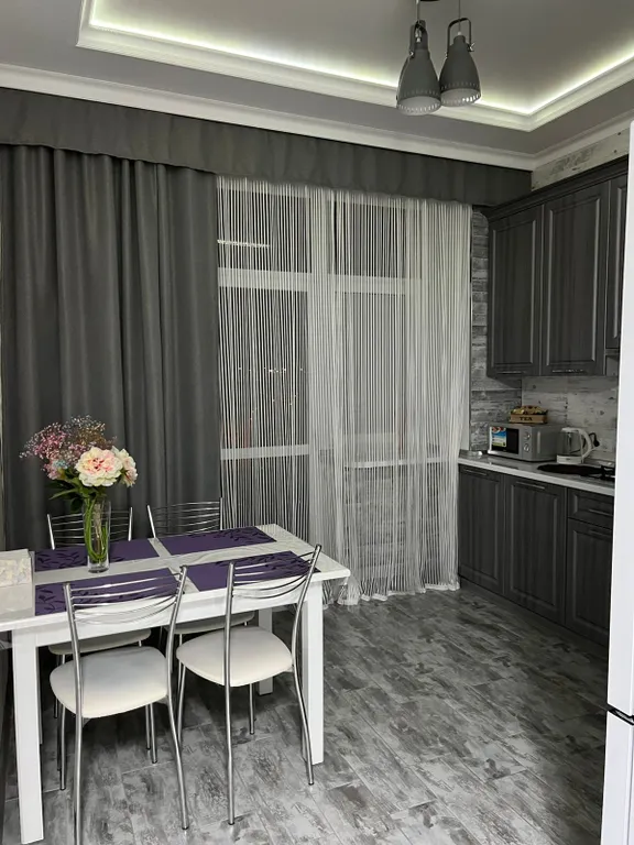 Уютная квартира в центре города с видом на горы