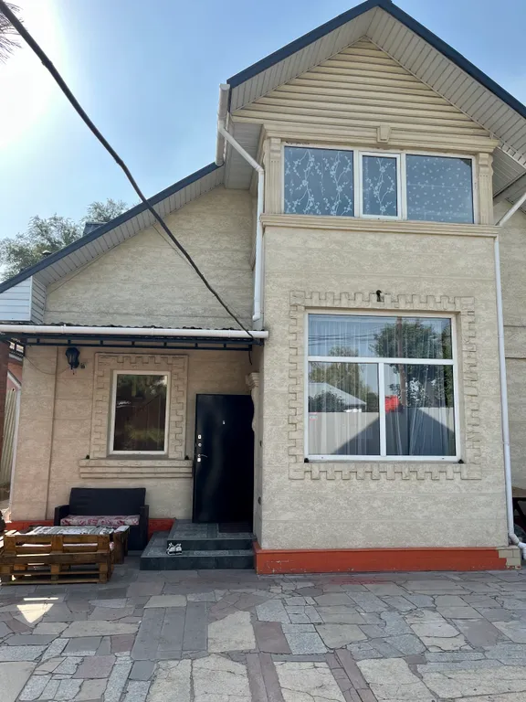 Большой уютный дом