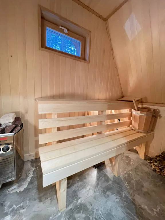 Коттедж Дом А-frame в хвойном лесу — Половина