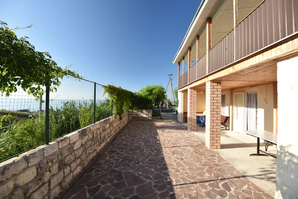 Двухуровневый номер с кухней и видом на море