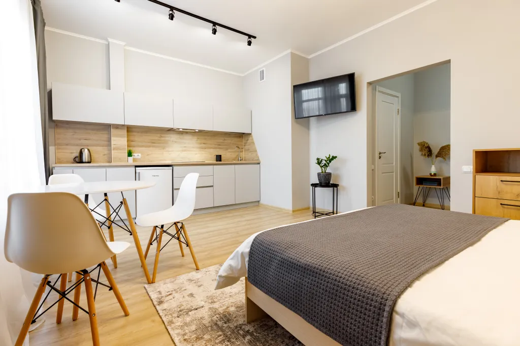 Апартаменты в центре города с красивым видом из окна