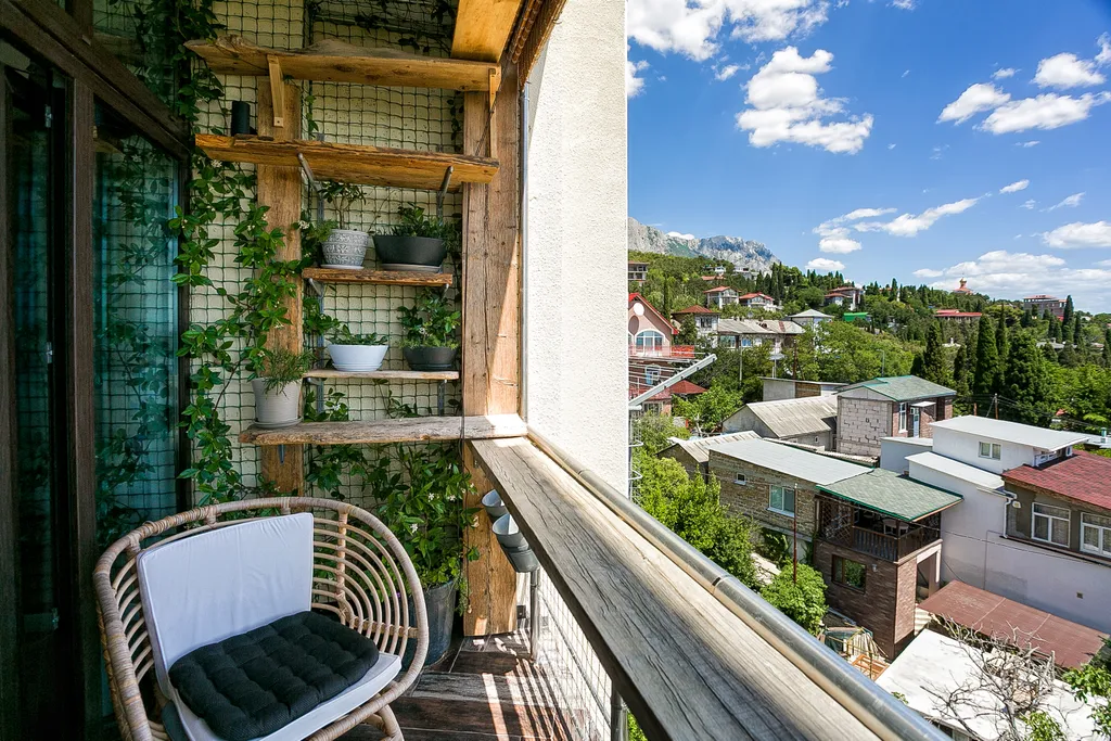 Квартира с двумя балконами и панорамным видом на море и горы