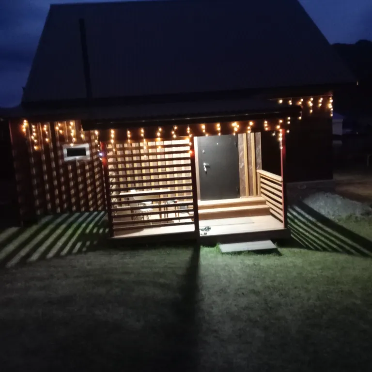 Уютный дом в саду