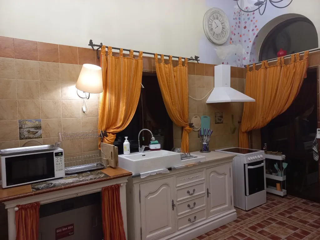 Дом-замок на море