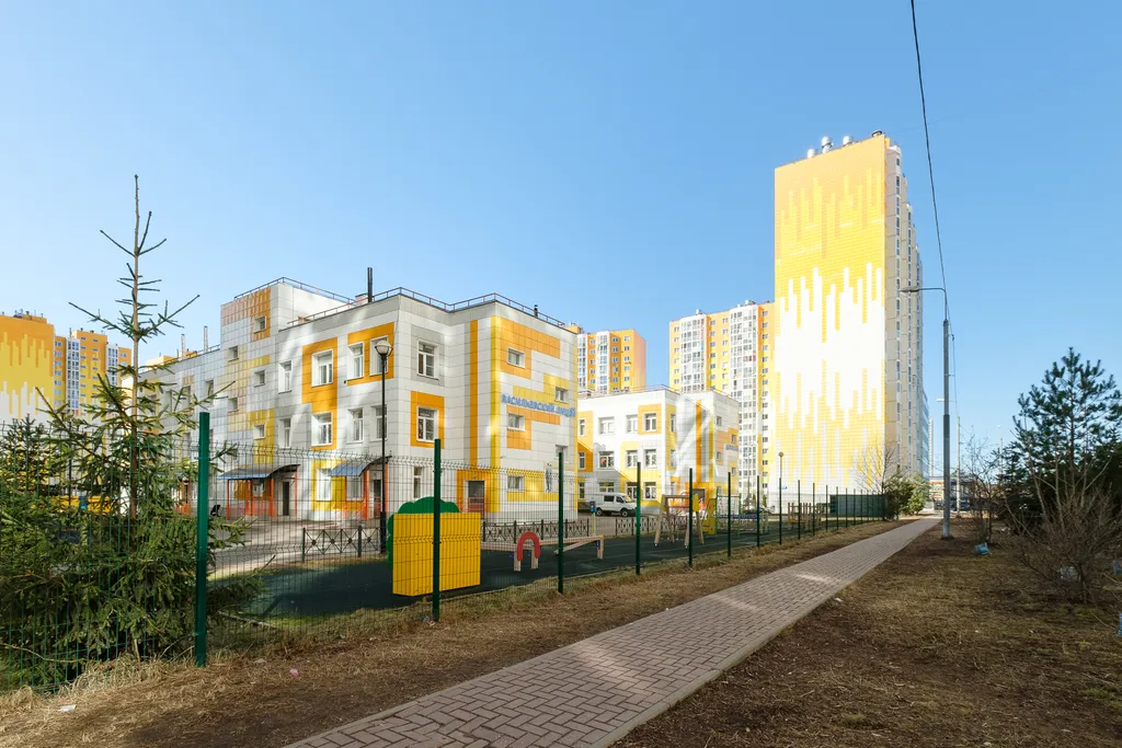 Транспорт и кафе в двух минутах ходьбы