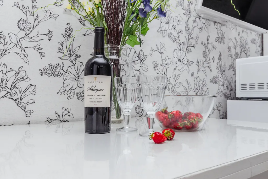 Солнечная студия со своим двориком и летним бассейном