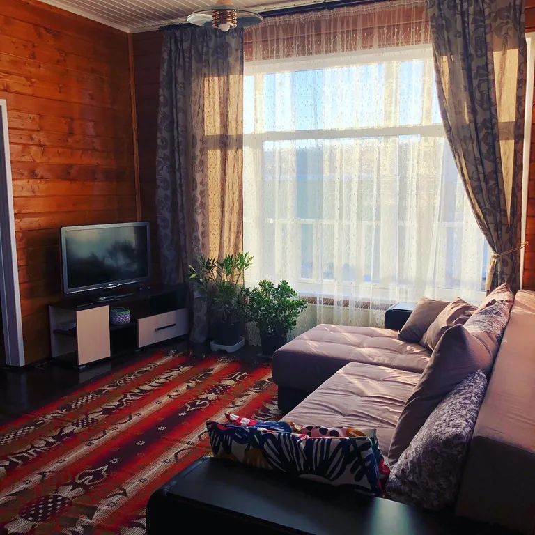 Отдельно стоящий дом с баней и барбекю