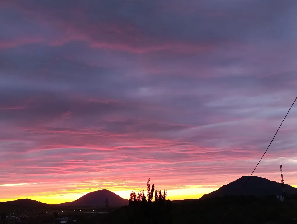 Уютная квартира с видом на горы в центре города