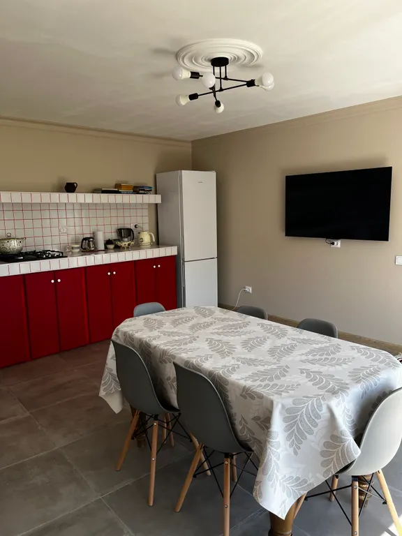 Домик с видом на горы