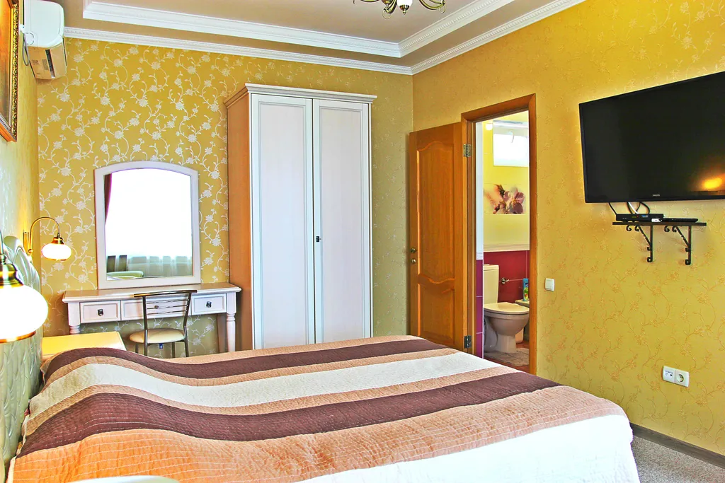 Дом с бассейном