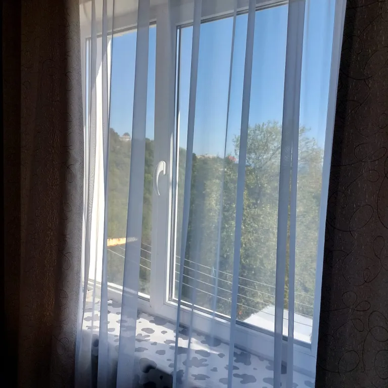 Студия с окном на море