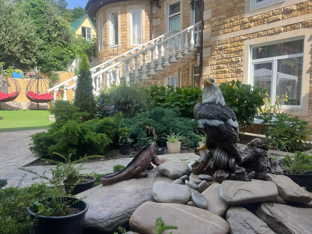 Дом замок с видом на море и горы