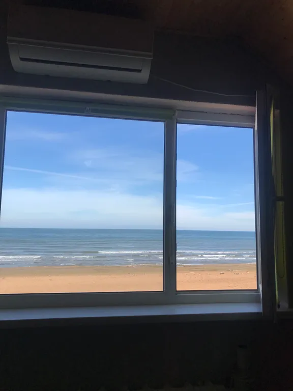 Домик на берегу моря