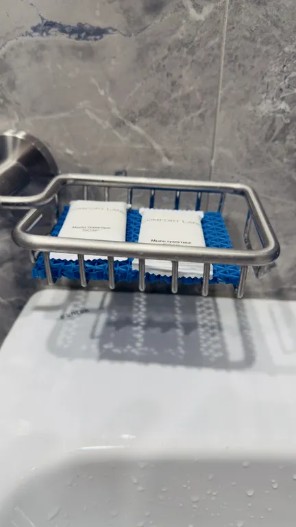 Шикарный дом с бассейном на берегу