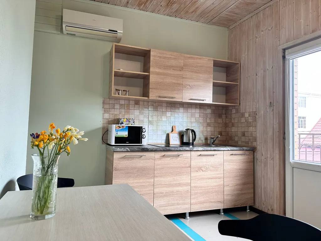 Семейный номер с кухней в центре