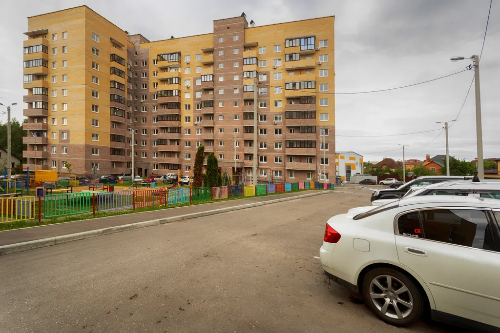 Дизайнерская трёххкомнатная квартира с панорамным видом Смоленска