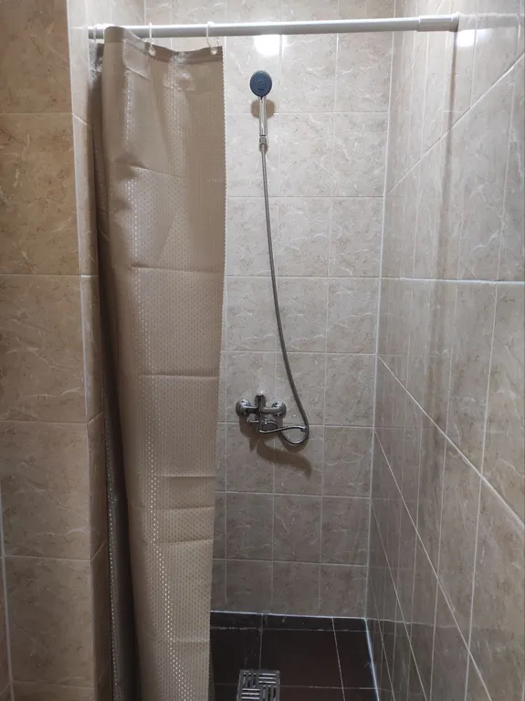 Квартира Комфортная комната с двуспальной кроватью и большим зеркалом на 1 этаж — Ульяновка