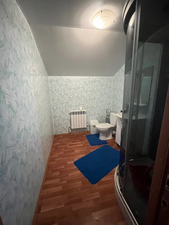 Уютный гостевой дом рядом с красивым, зеленым двором