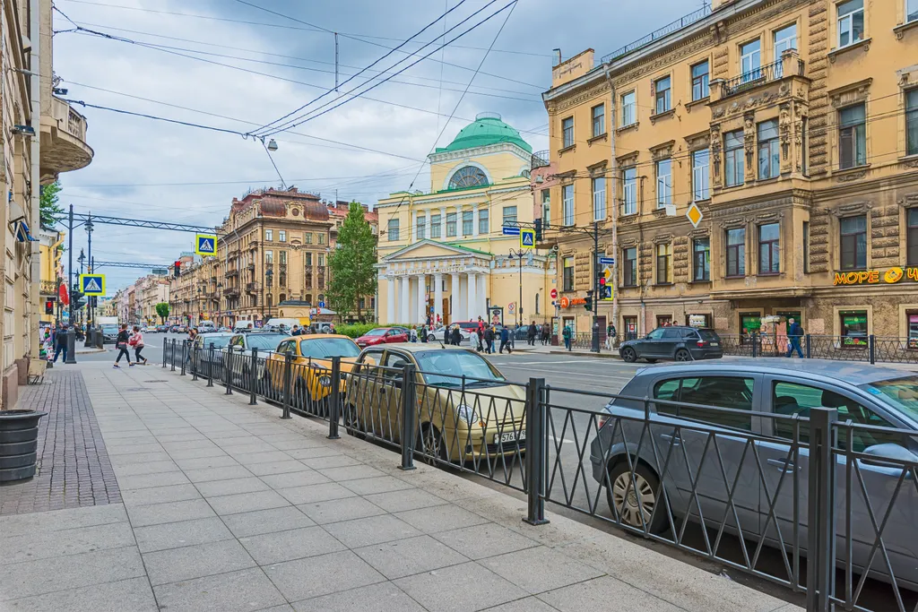 Территория рядом ,музей Арктики и Антарктики 