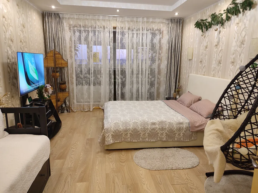 Трешка в центре города с охраняемой парковкой