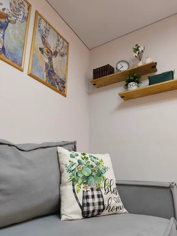 Просторная квартира с отдельной спальней недалеко от МНТК