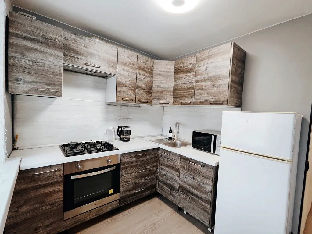 Стильная студия с балконом в самом центре