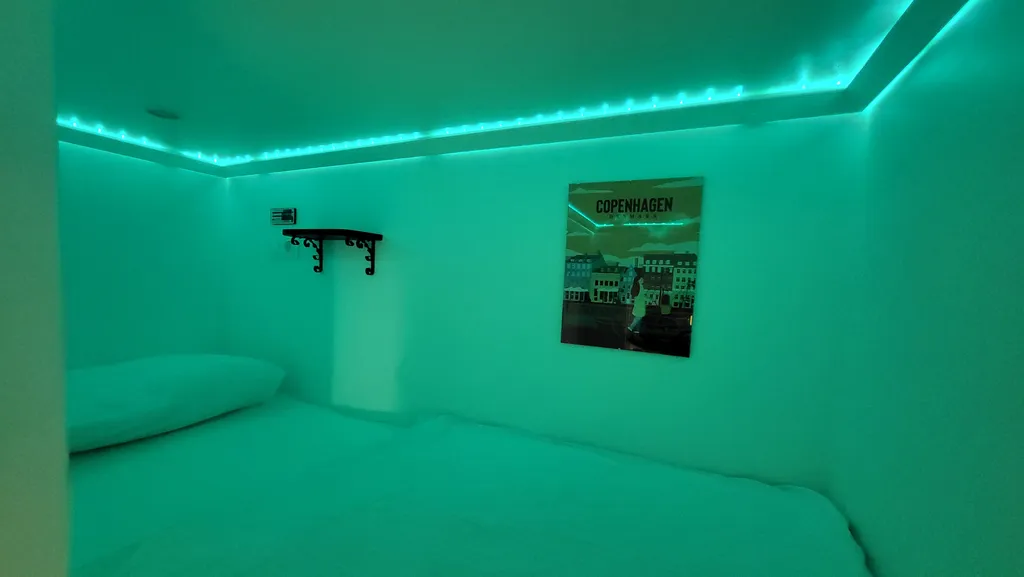 Одноместный изолированный уникальный номер в скандинавском стиле