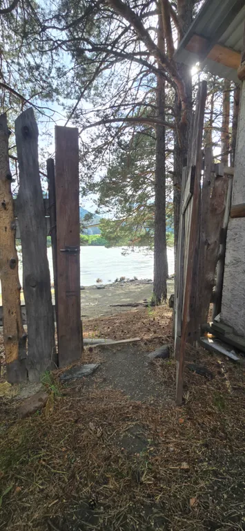 Дом на берегу Катуни