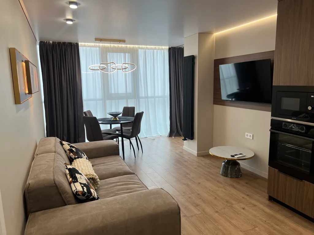 Комфортабельная трёхкомнатная квартира с шикарной территорией