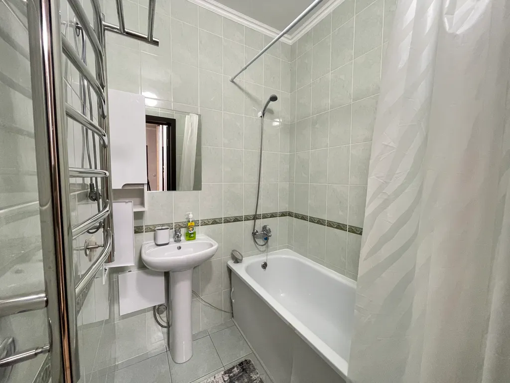 Просторная трехкомнатная квартира у моря