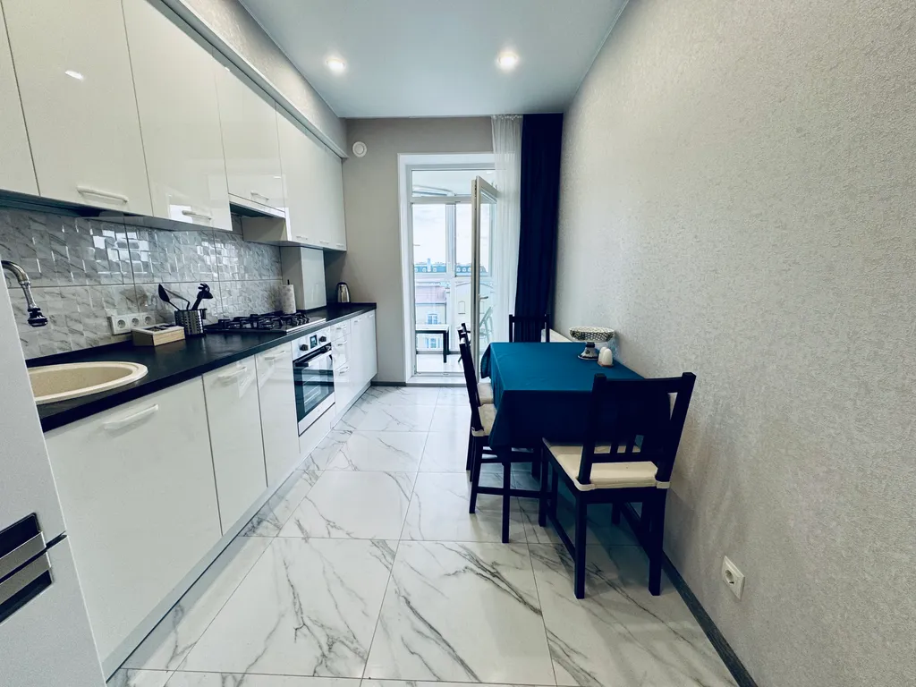 Квартира с видом на море  Над облаками