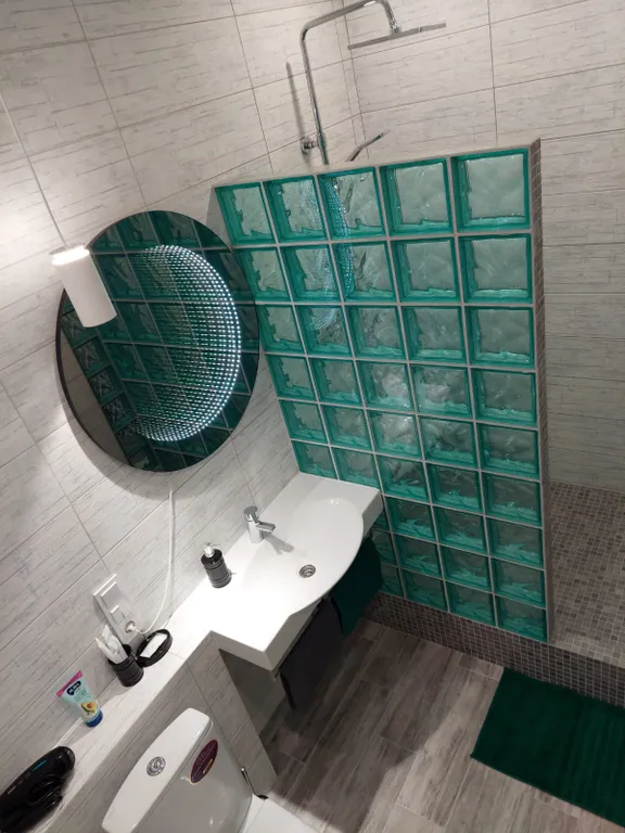 Студия с камином и креслом - коконом для двоих