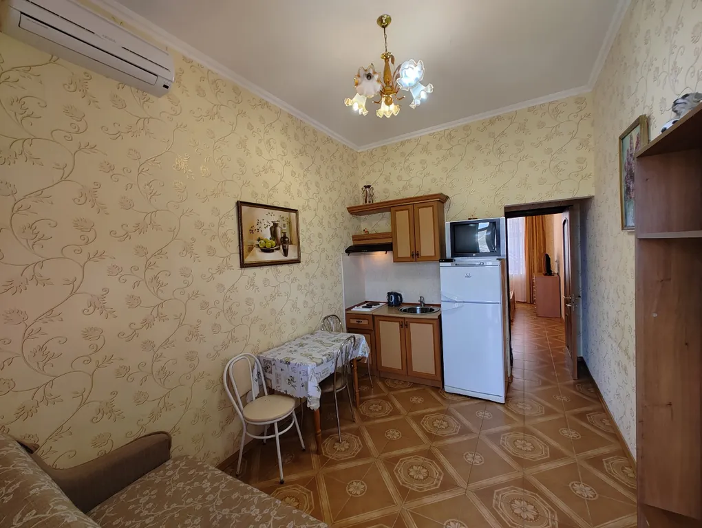 Эллинг на берегу моря